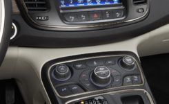 2015 Chrysler 200 Photos (56)